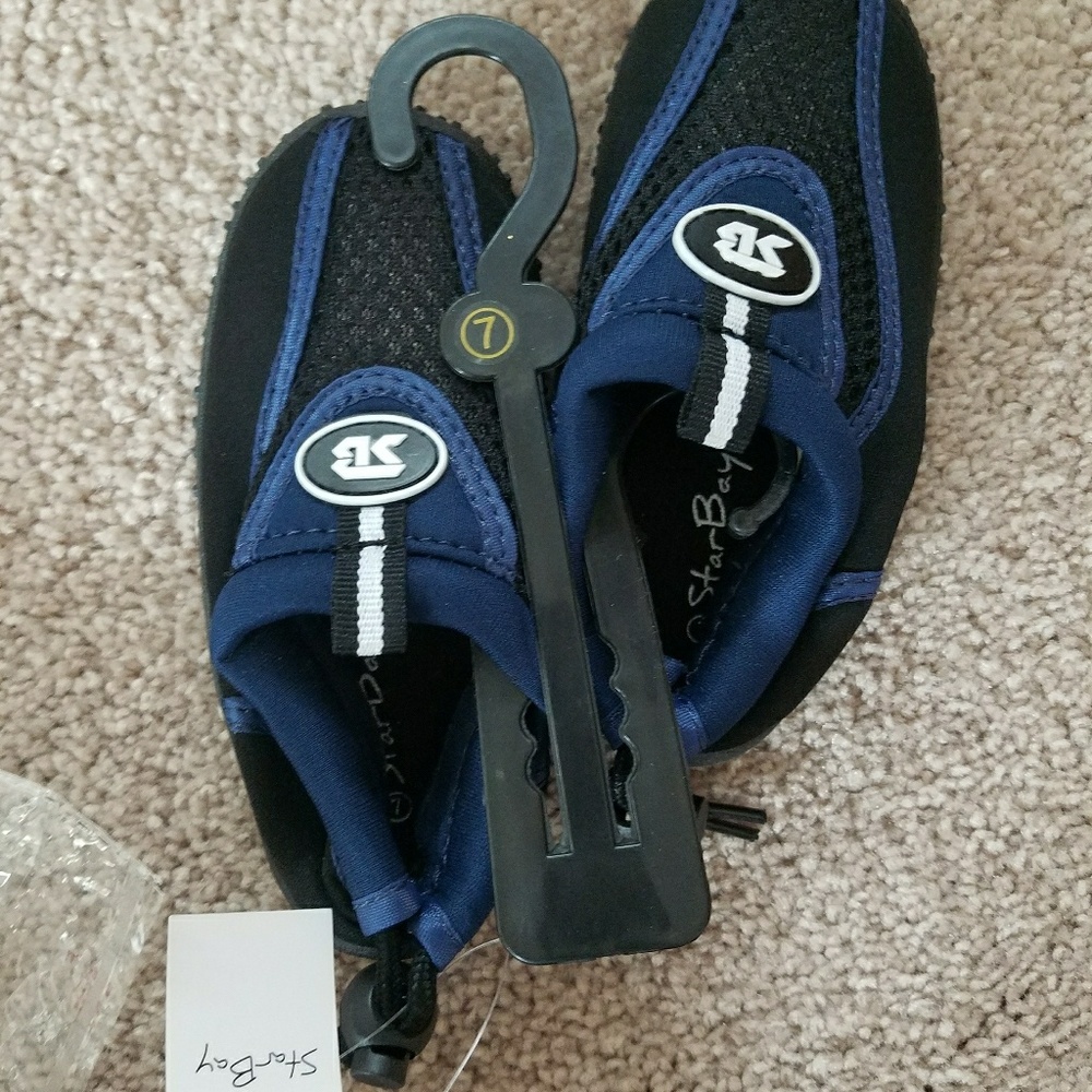 Brand New boys size 7 watershoes